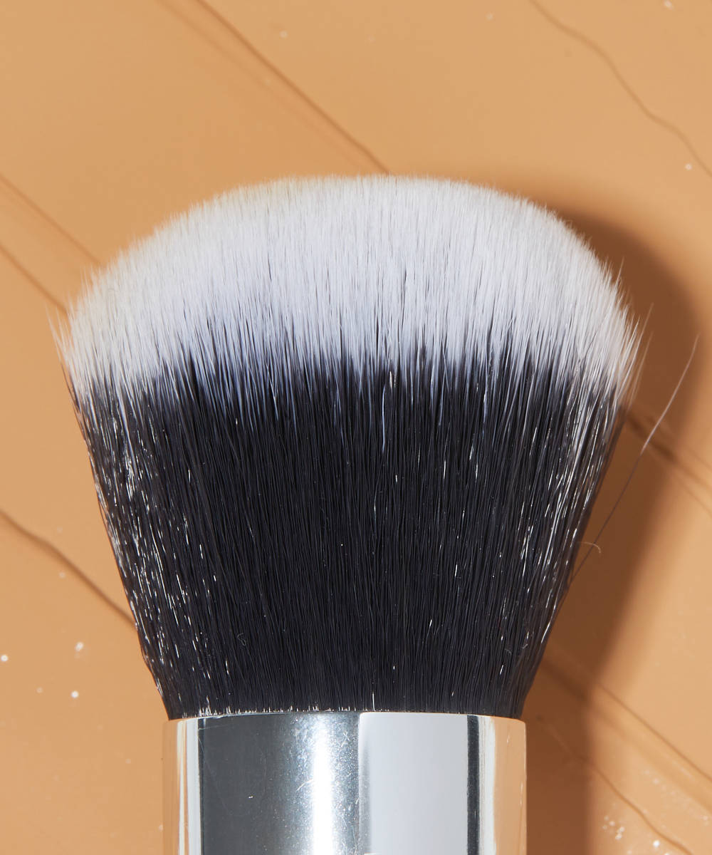 BEAUTY BAY | FOUNDATION BUFFING BRUSH BB103