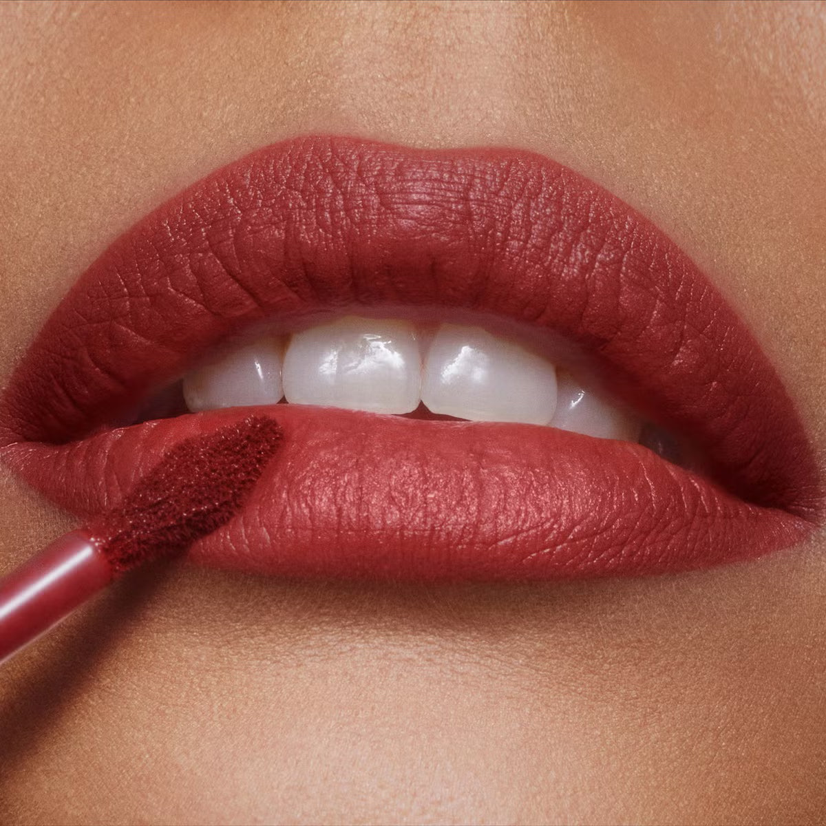 CHARLOTTE TILBURY | AIRBRUSH FLAWLESS LIP BLUR
